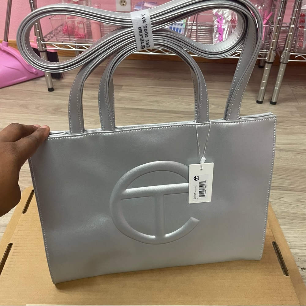 ❌SOLD❌Authentic Telfar Medium Metallic Silver Shopping Bag🪩
